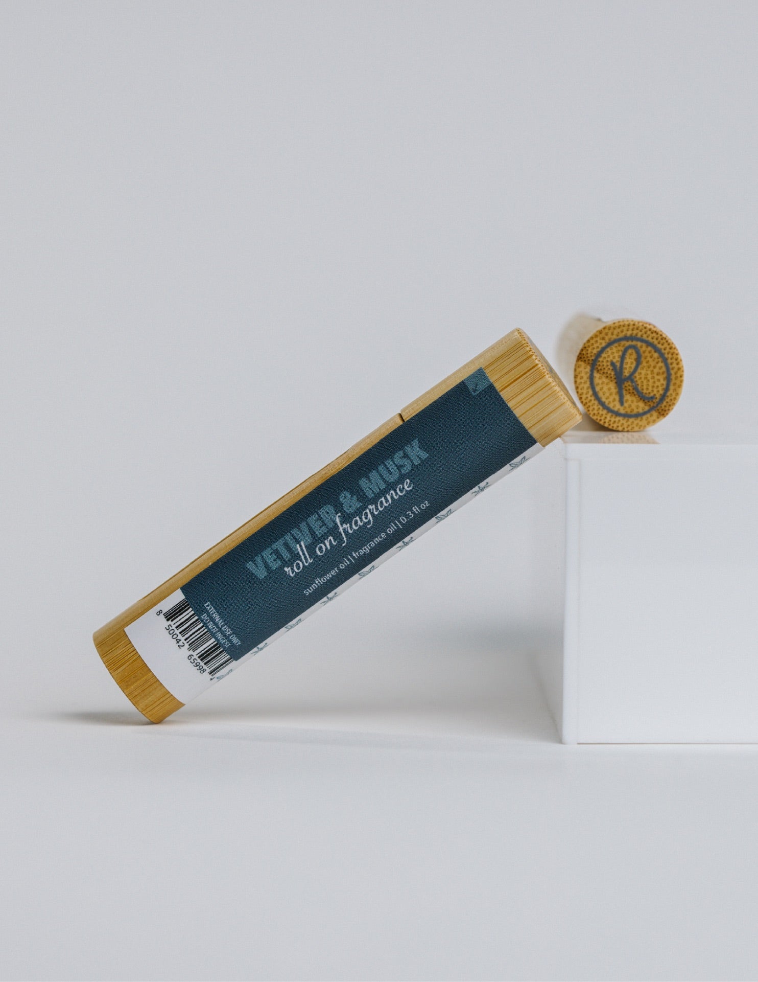 Vetiver & Musk Roll On Fragrance oil with lid