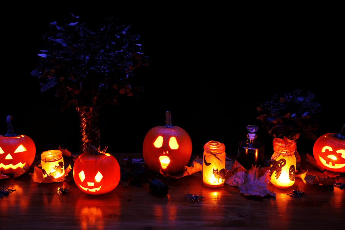 6 Spooky Halloween Scented Candles