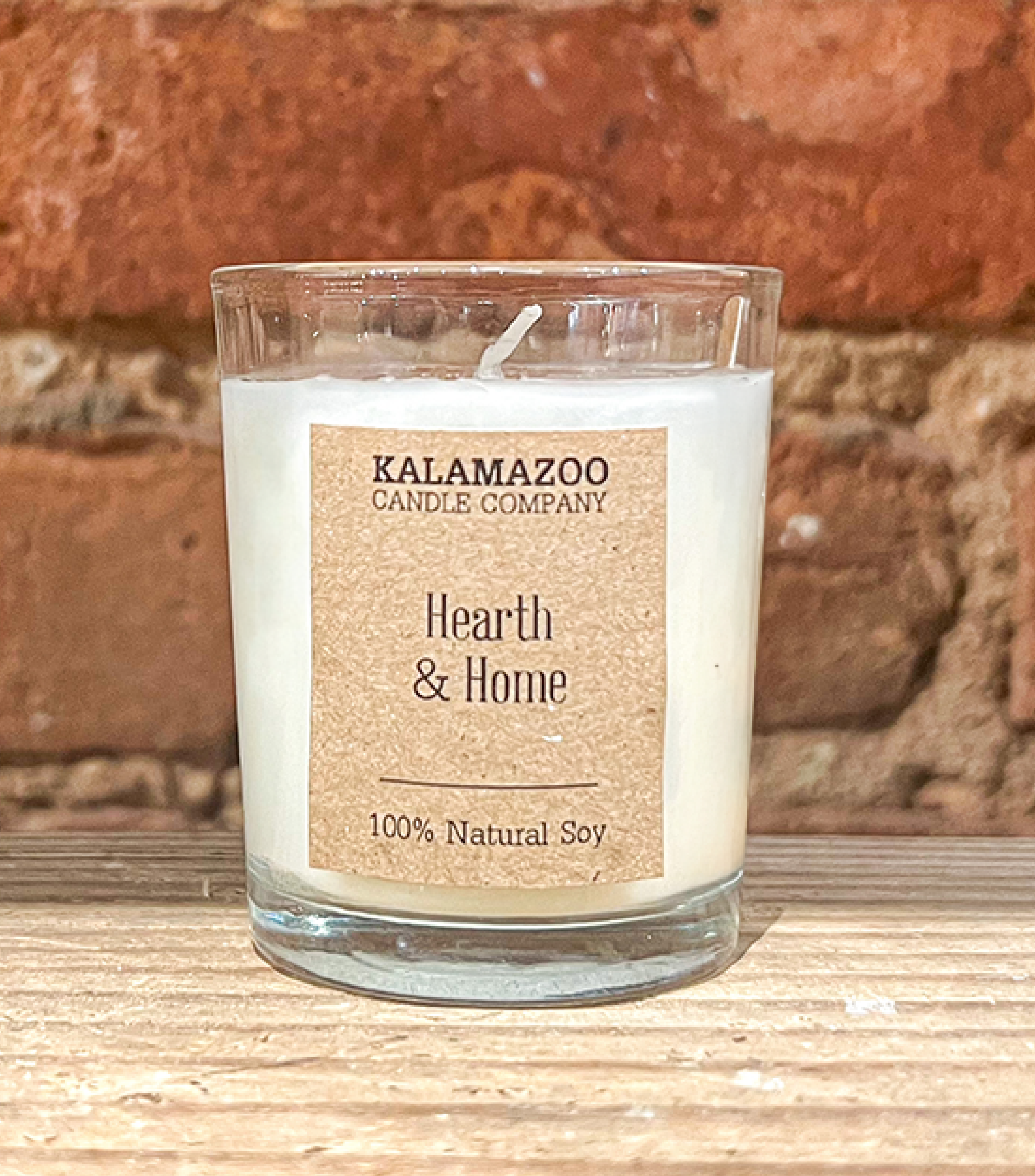 Warm toffee and buttery bourbon are deepened by notes of toasted oak, earthy cinnamon, and clove in this cozy candle cocktail.